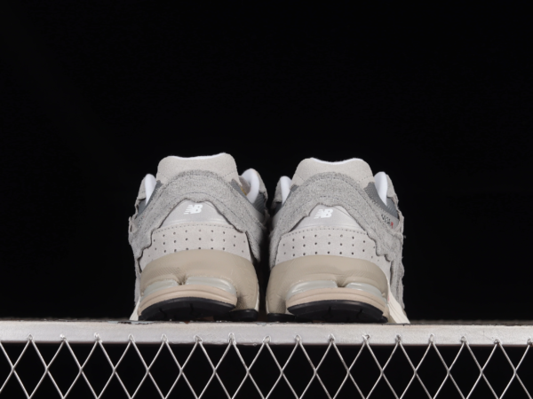 E11BFA6B-D568-46C5-AA47-C2889BCA6E5B