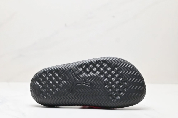 Красные шлепанцы Jordan time2win.ru